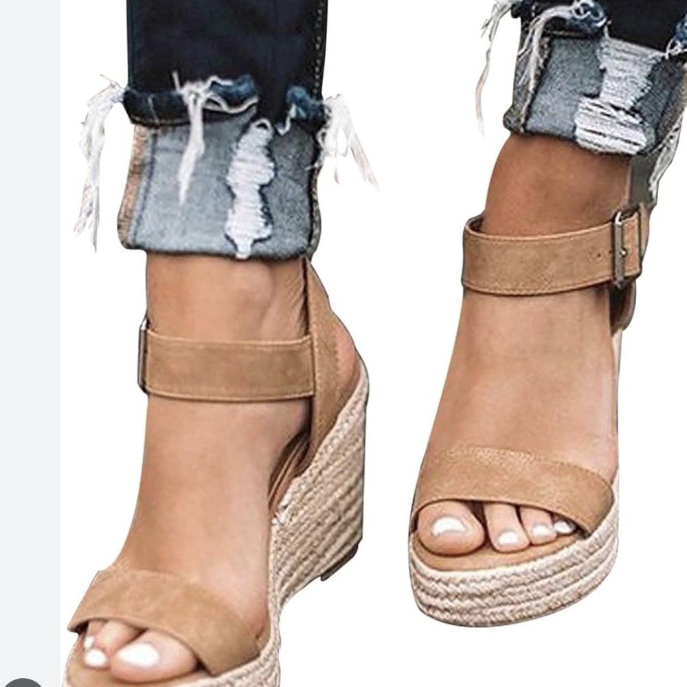 INC International Concepts Brown Platform Sandals 369